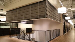 Противодымная штора в режиме «ожидания» для эвакуации людей